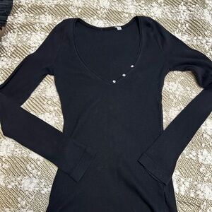 Black Long Sleeve V-Neck Top